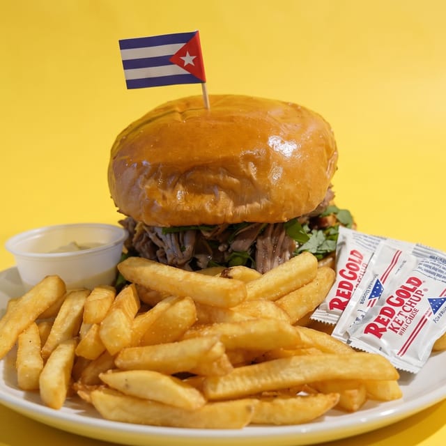 Pan con Lechon Sandwich.